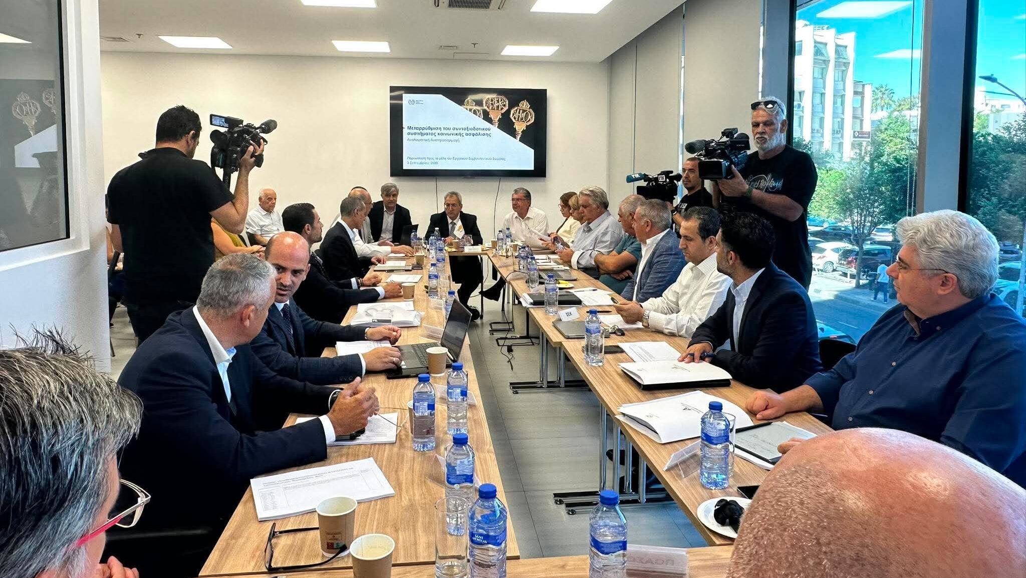 Συνταξιοδοτικό: Στο τραπέζι ξανά με τη συμμετοχή Μάκη Κεραυνού, ποιος ο στόχος