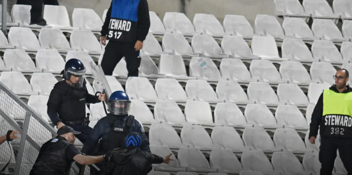Κενά και προβλήματα στα γήπεδα: Πώς τραυματίστηκαν 10χρονο παιδί και αστυνομικός
