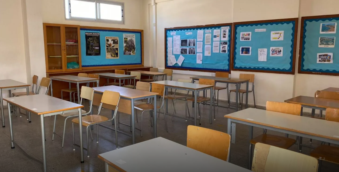 «Ο κλιματισμός δεν είναι πολυτέλεια»: Τι λέει η ΠΟΕΔ για την κατάσταση με τα λυόμενα και τις ελλείψεις βιβλίων