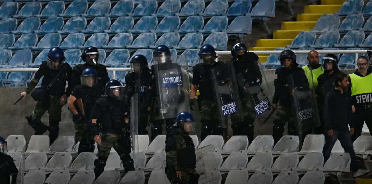 Εκτός γηπέδων 24χρονος, για τα επεισόδια στον αγώνα ΑΠΟΕΛ-ΑΕΛ