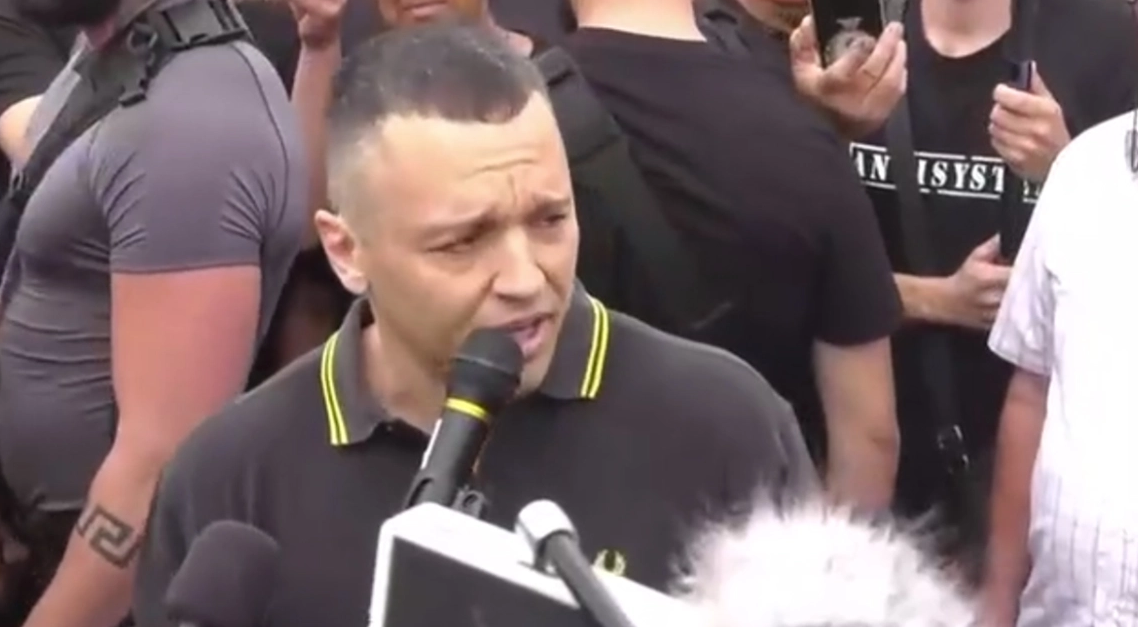 «Επιστρέφω στην πρώτη γραμμή»: Αποφυλακίστηκε ο Κασιδιάρης, τον υποδέχθηκαν υποστηρικτές του