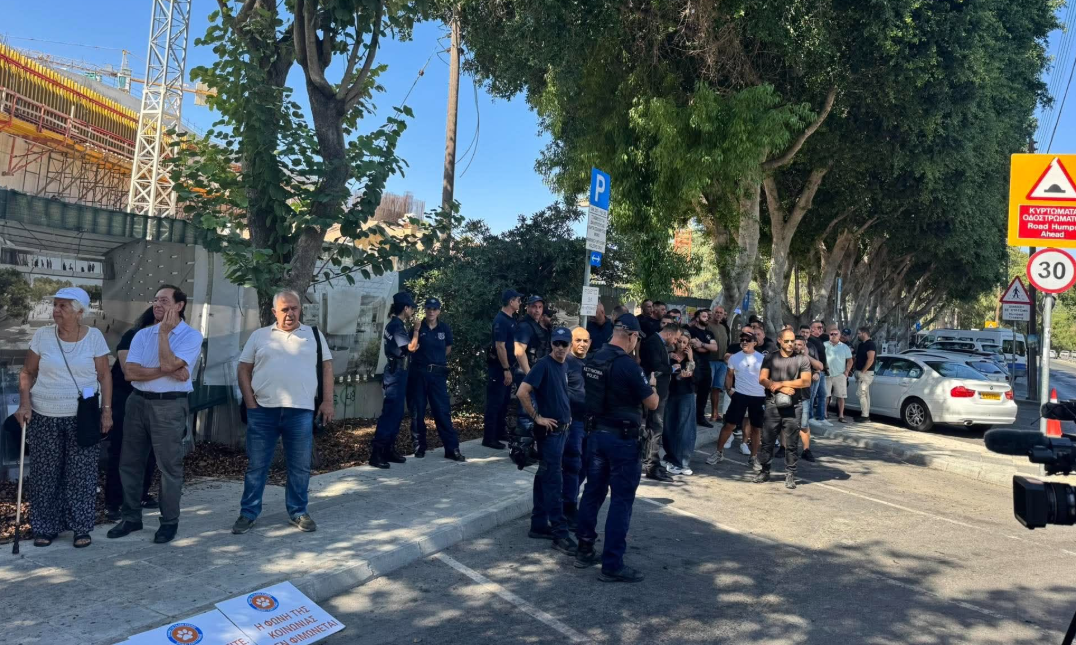 Από τη μία οι κηνυγοί, από την άλλη οι ακτιβιστές: Άναψε «φωτιές» η συζήτηση στην Επ. Περιβάλλοντος