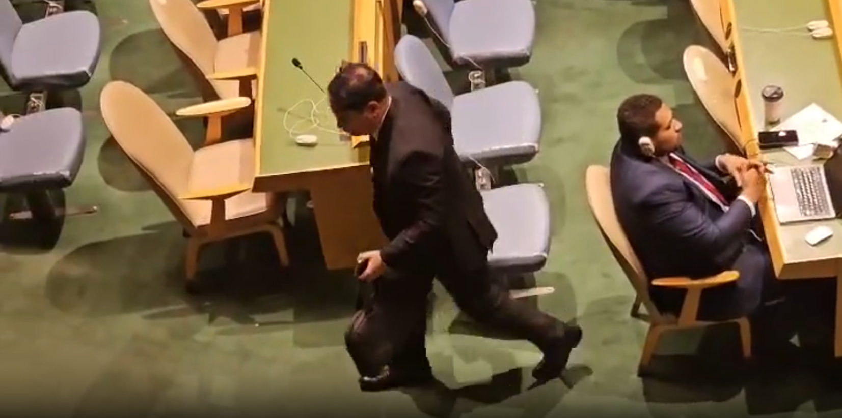 ΒΙΝΤΕΟ: Σηκώθηκε κι έφυγε ο απεσταλμένος της Τουρκίας στον ΟΗΕ όταν ανήγγειλαν τον Πρόεδρο Χριστοδουλίδη