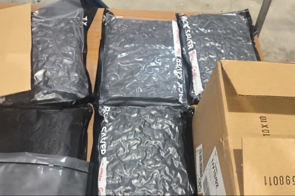 ΦΩΤΟ: Πακέτα με σχεδόν 6kg κάνναβης στο αεροδρόμιο Λάρνακας, έρευνες για τον παραλήπτη