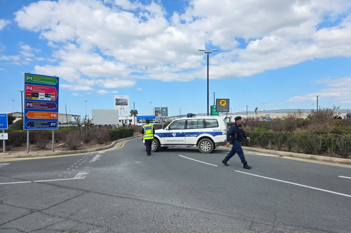 Επεισοδιακή καταδίωξη στο αεροδρόμιο Πάφου, μεθυσμένος έκλεψε όχημα και προκάλεσε τροχαίο