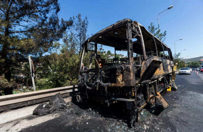 Τραγωδία στην Αίγυπτο: Δεκαέξι νεκροί και 28 τραυματίες σε τροχαίο με λεωφορείο