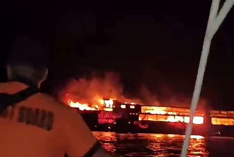 Πυρκαγιά σε πορθμείο στις Φιλιππίνες: Πέντε νεκροί και 87 αγνοούμενοι