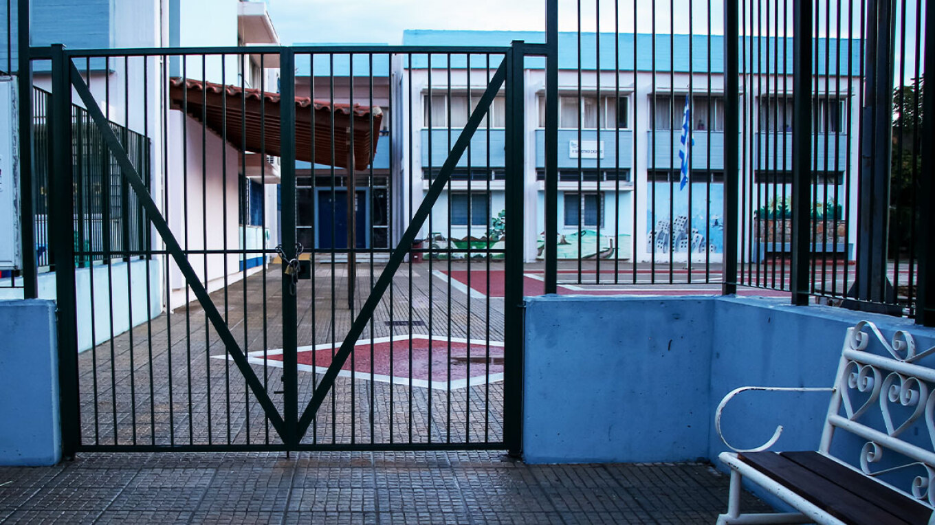 «Έσβησε» 50χρονη διευθύντρια γυμνασίου που υπέστη ανακοπή έξω από σχολείο στην Ηλιούπολη