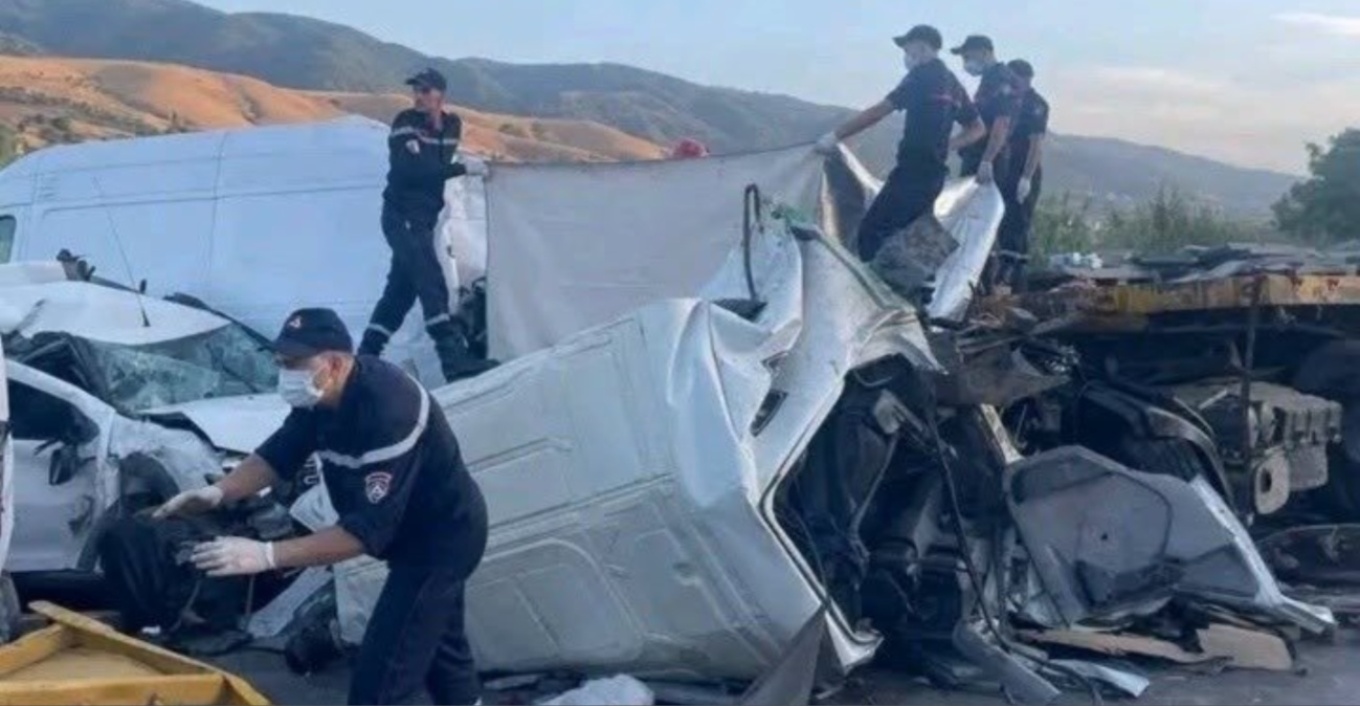 ΒΙΝΤΕΟ: Φονική καραμπόλα με 11 οχήματα στην Αλγερία, δέκα νεκροί
