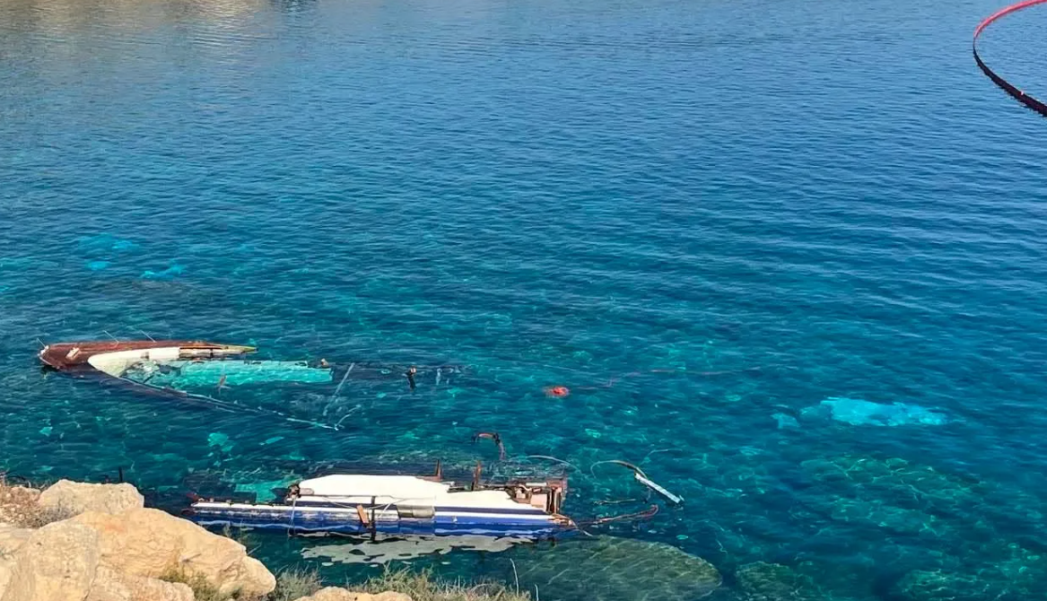 Εφτά ημέρες για να απομακρυνθούν τα συντρίμμια των σκαφών στο Κάβο Γκρέκο, καθημερινοί έλεγχοι για πιθανή ρύπανση