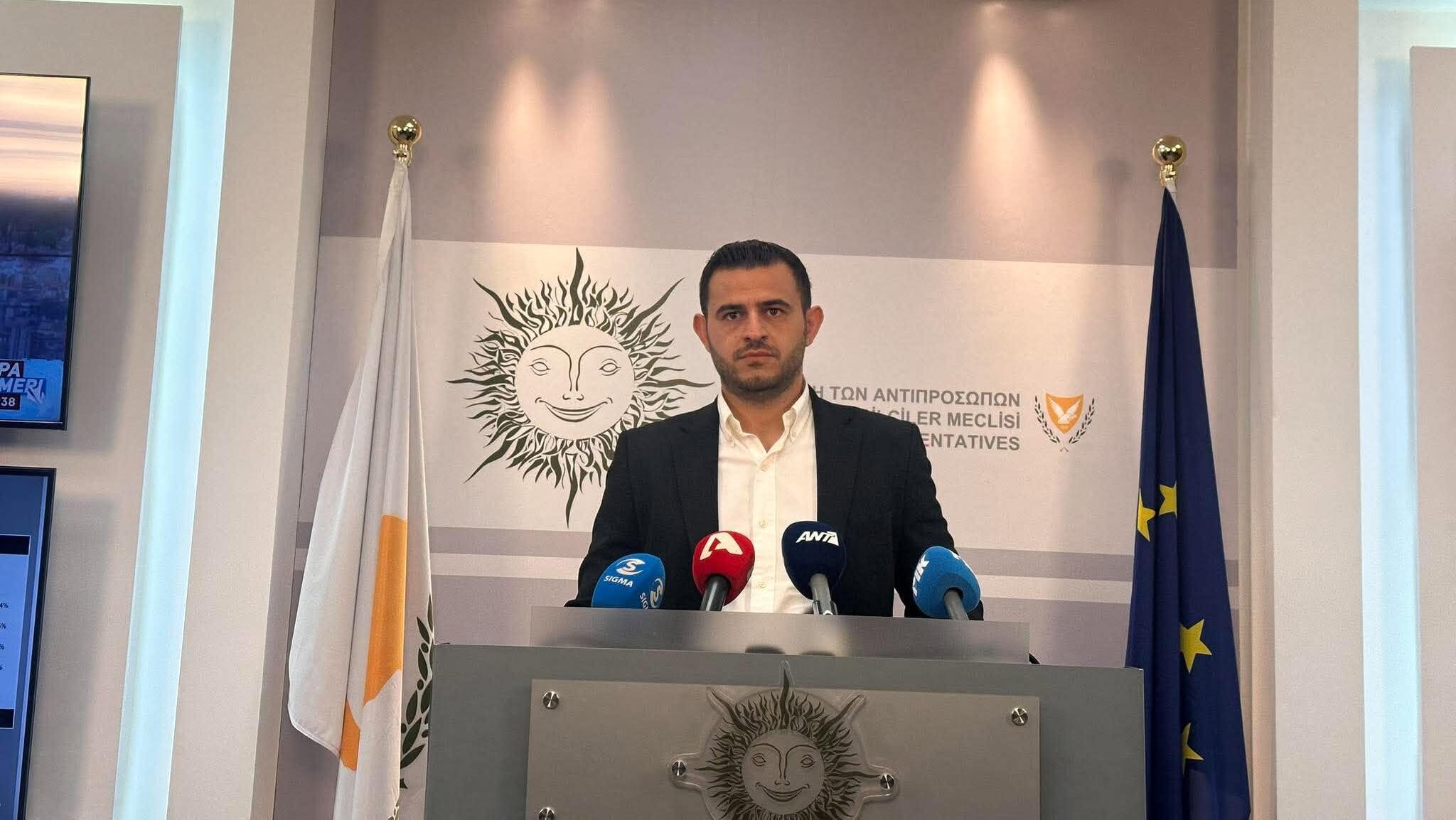 «Δεν υπάρχει κίνδυνος»: Τι λέει ο Κουτσόφτας για τα κρούσματα ιού Δυτικού Νείλου σε άλογα στο Παραλίμνι