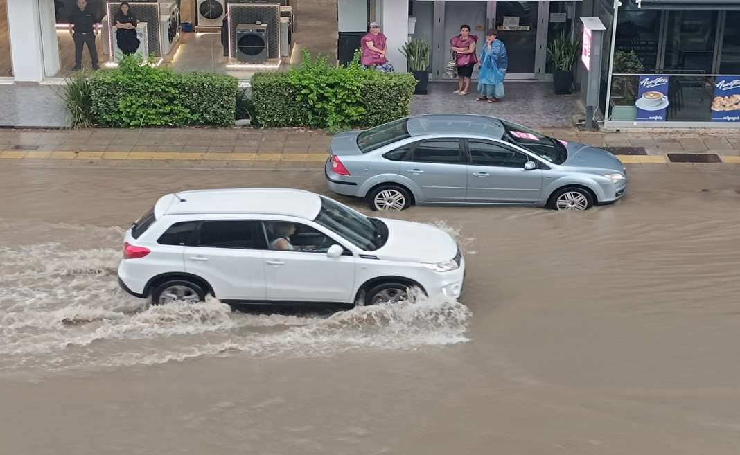 Γιατί γίνεται ποτάμι η Έγκωμη όποτε βρέχει; Τι εξετάζει ο ΕΟΑ Λευκωσίας
