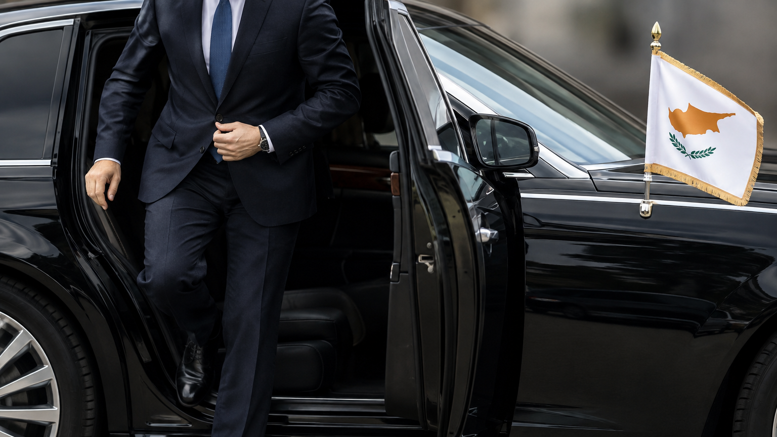 «Μαχαίρι» στις φρουρές αξιωματούχων: Ποιοι χάνουν την αστυνομική τους συνοδεία και για ποιον καταργείται ο σκοπός έξω από το σπίτι του