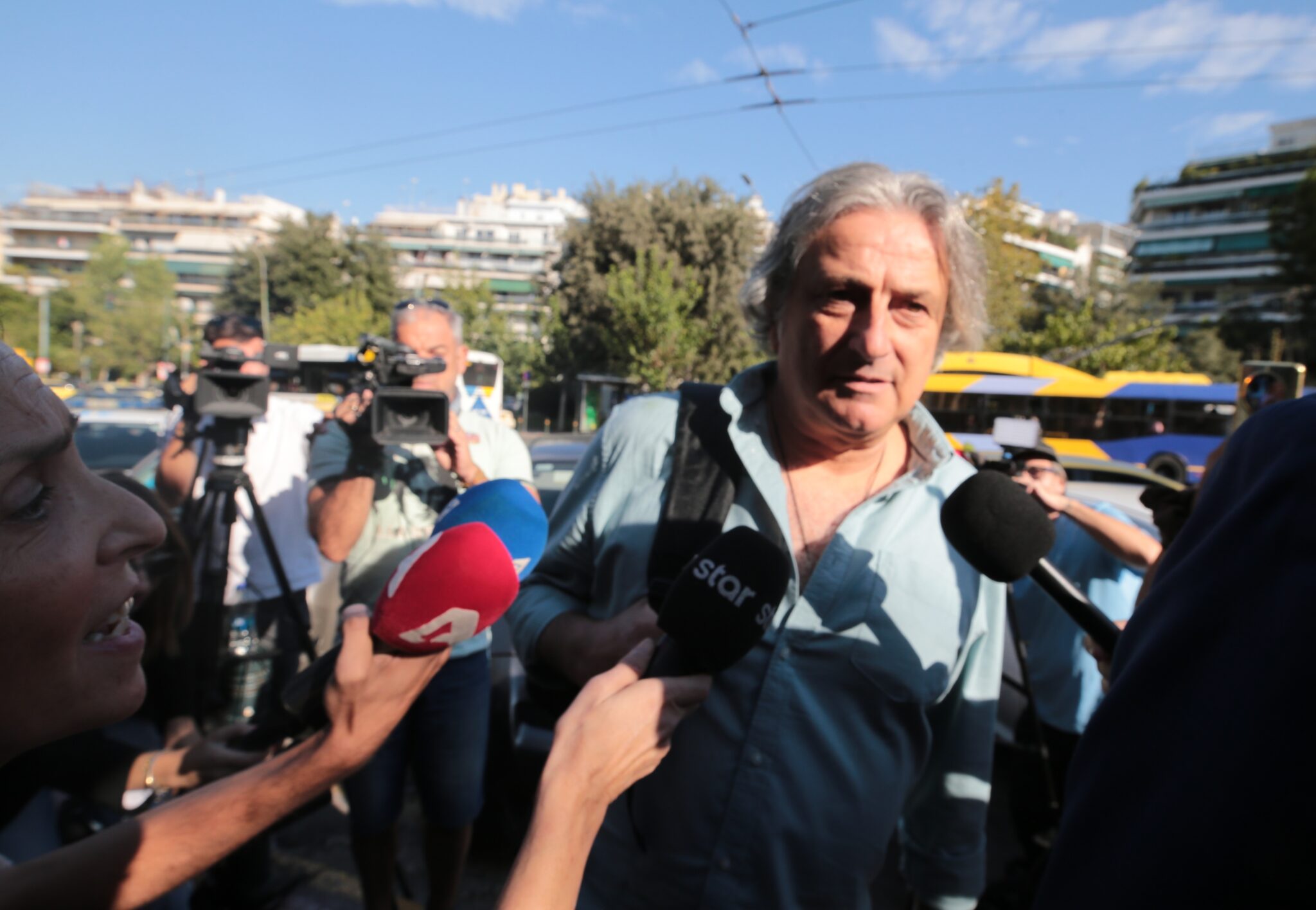 «Σε πήρα στο λαιμό μου»: Το SMS που φέρεται να έστειλε ο υπνοθεραπευτής στη γιατρό μόλις έμαθε για τον θάνατο του Μαζωνάκη