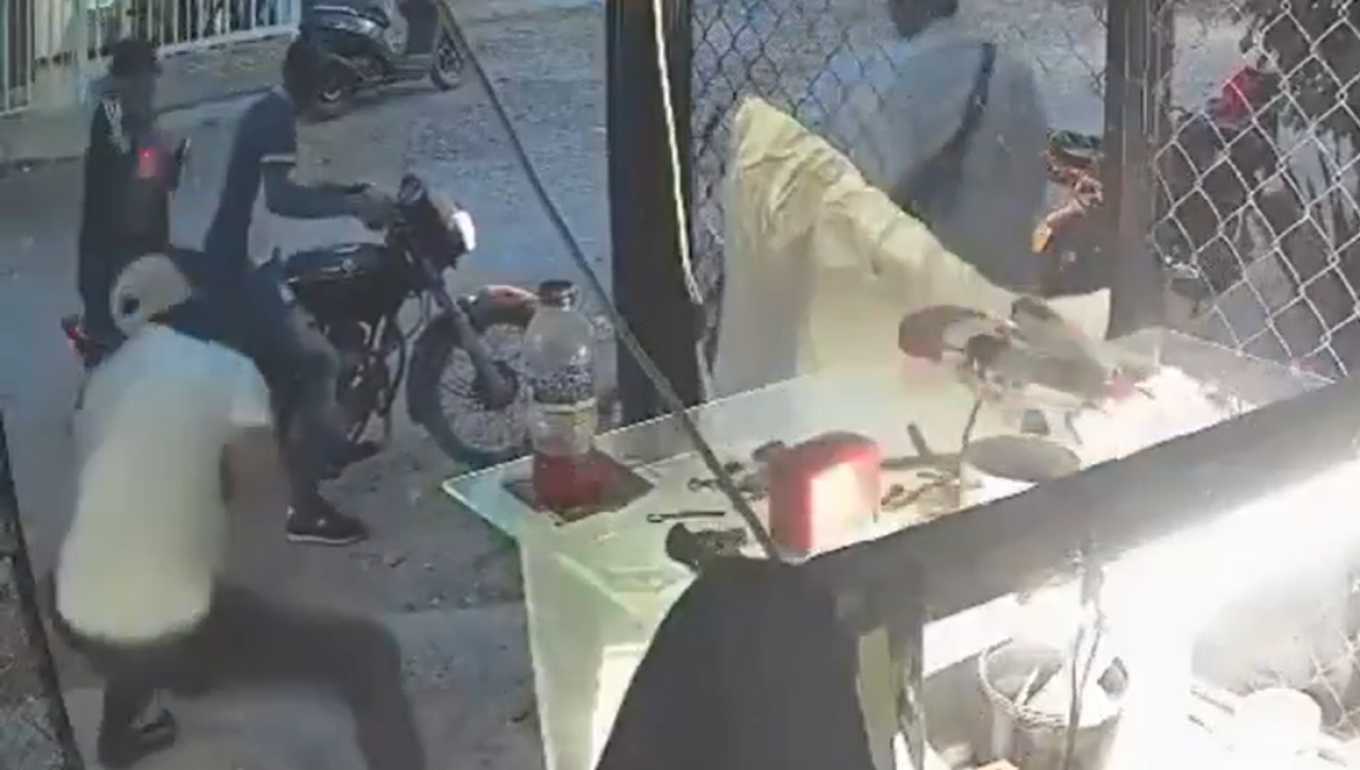 ΒΙΝΤΕΟ: Άγρια δολοφονία στην Κολομβία, γυναίκα εκτελεστής πυροβόλησε 11 φορές και σκότωσε έμπορο