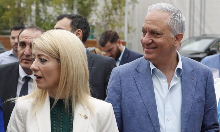 Οι πρόθυμοι Δούρειοι Ίπποι