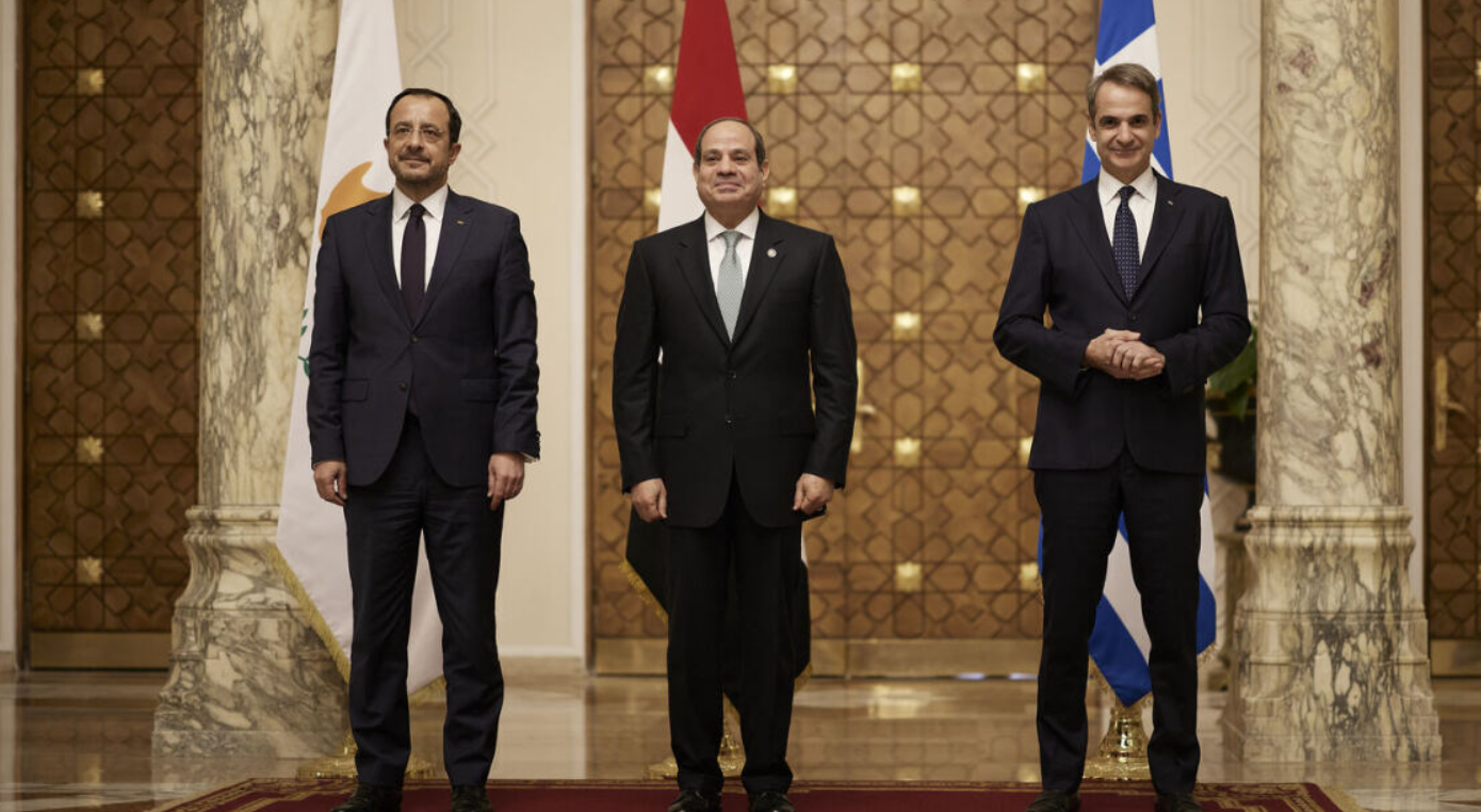 Κύπρος, Ελλάδα και Αίγυπτος στο ίδιο τραπέζι: Αυτά είναι τα δύο βασικά θέματα που θα κυριαρχήσουν στην τριμερή