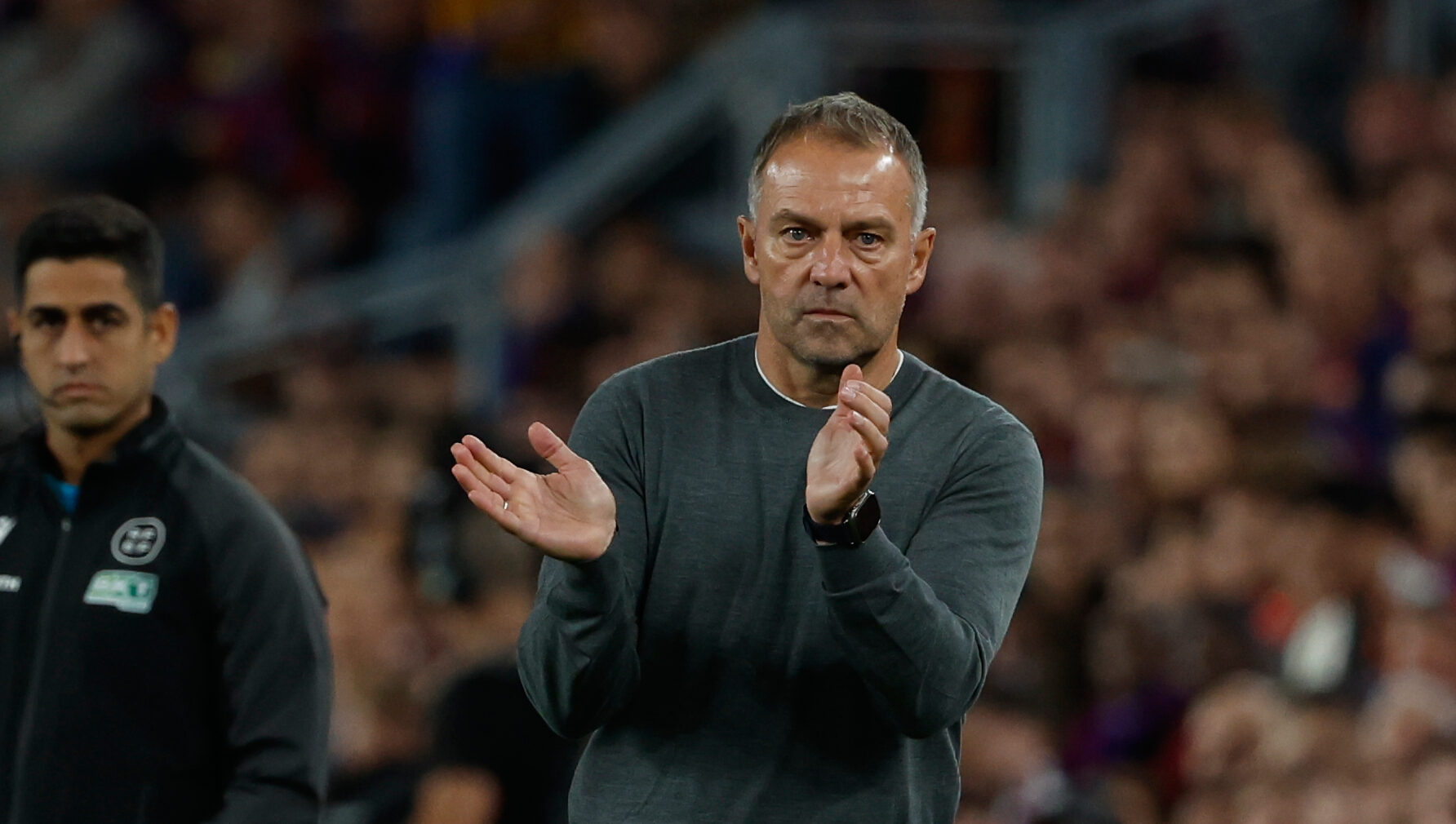 Φλικ μετά το Clasico: «Βλέπετε μόνο τα ματς;»
