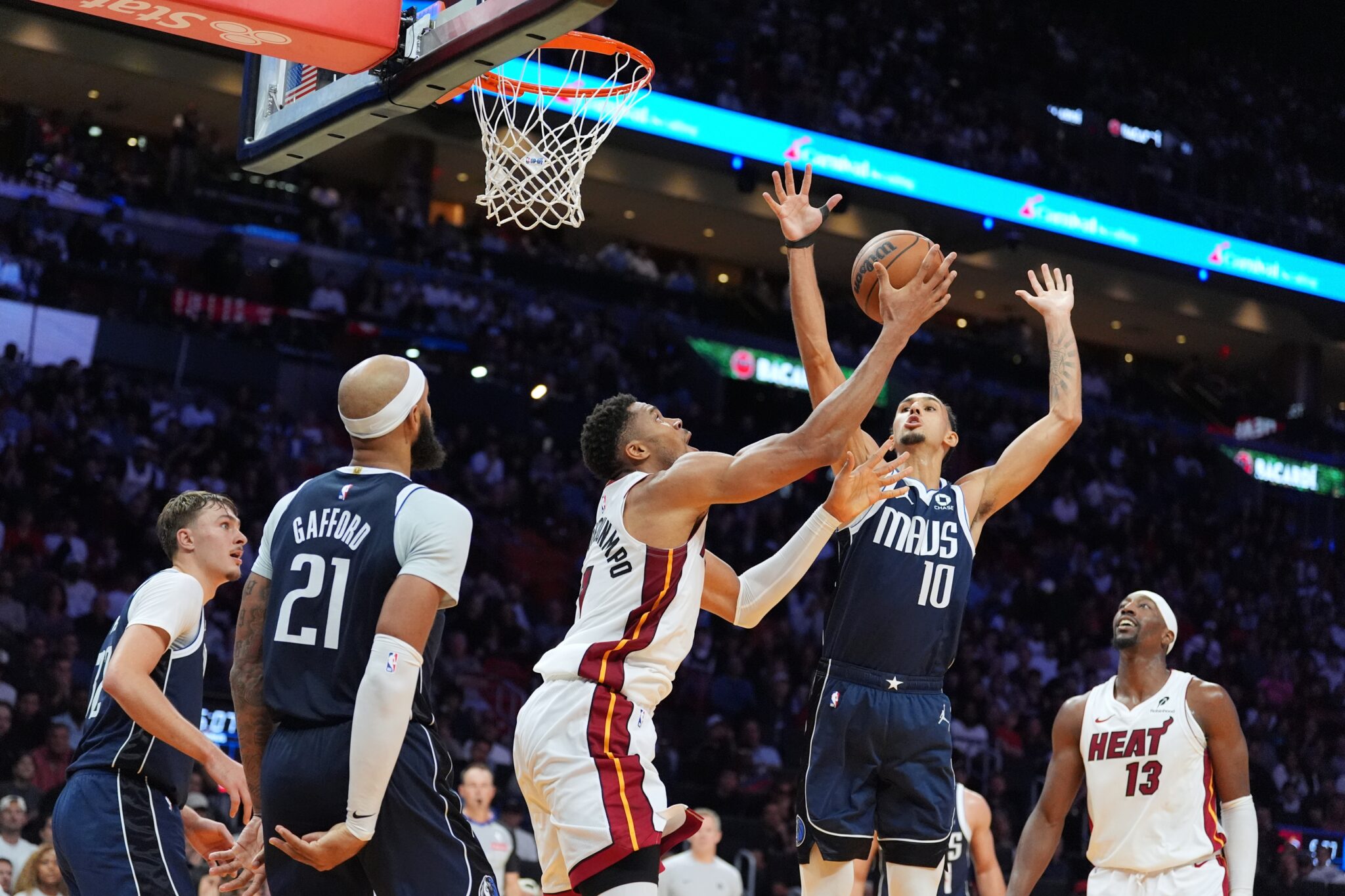 NBA: Τριπλ-νταμπλ ο Αντετοκούνμπο, αλλά τέταρτη σερί ήττα για Χιτ – Τα αποτελέσματα