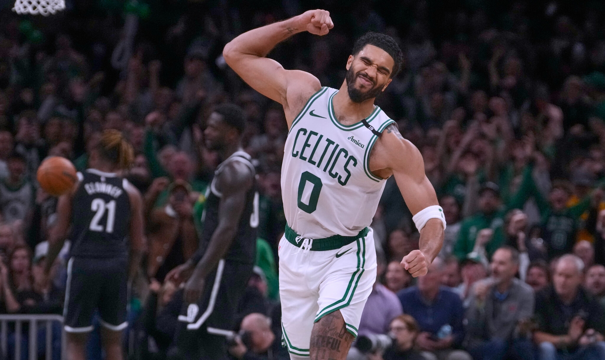 NBA: Μυθικός Τέιτουμ στο φινάλε, κυρίαρχοι Τάουνς και Γουεμπανιαμά