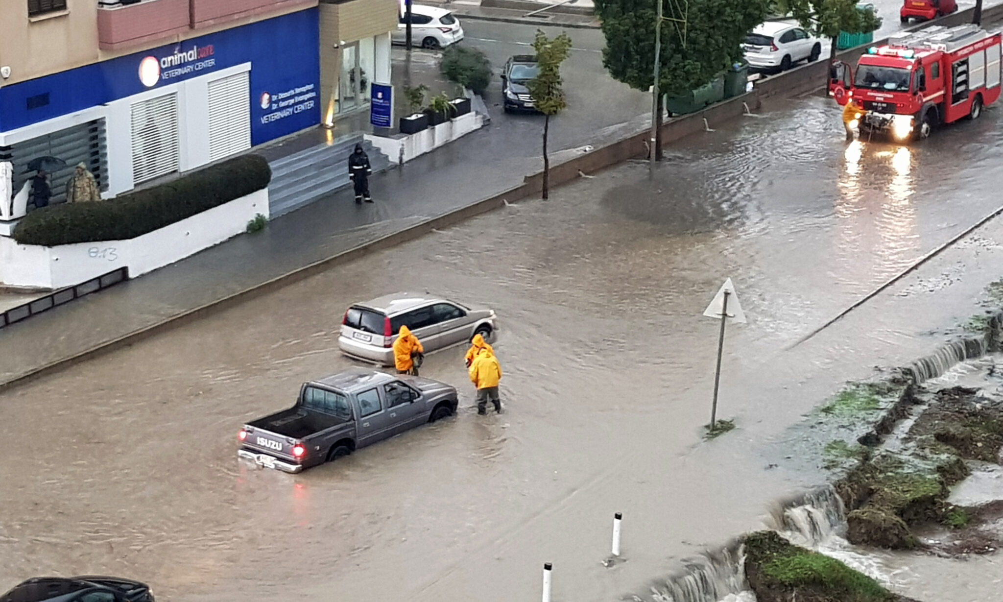 Πολίτες εν μέσω κακοκαιρίας: Τι συμβουλεύει η Πολιτική Άμυνα για τα έντονα καιρικά φαινόμενα