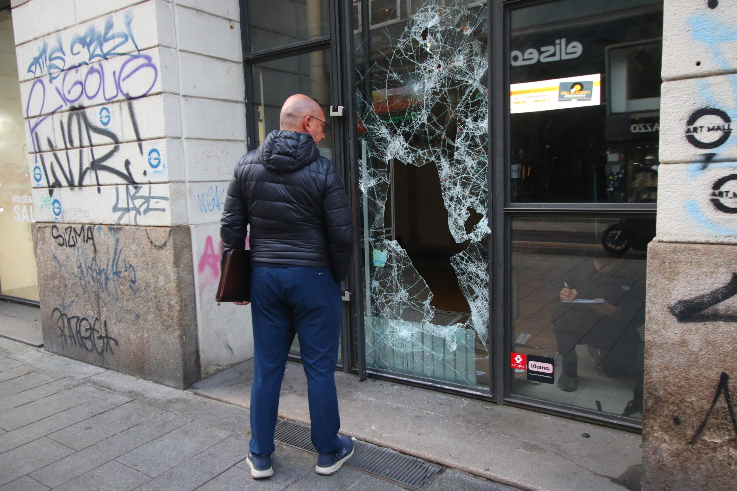 Τριάντα δύο συλλήψεις και 271 προσαγωγές βίαιων διαδηλωτών στο Μιλάνο