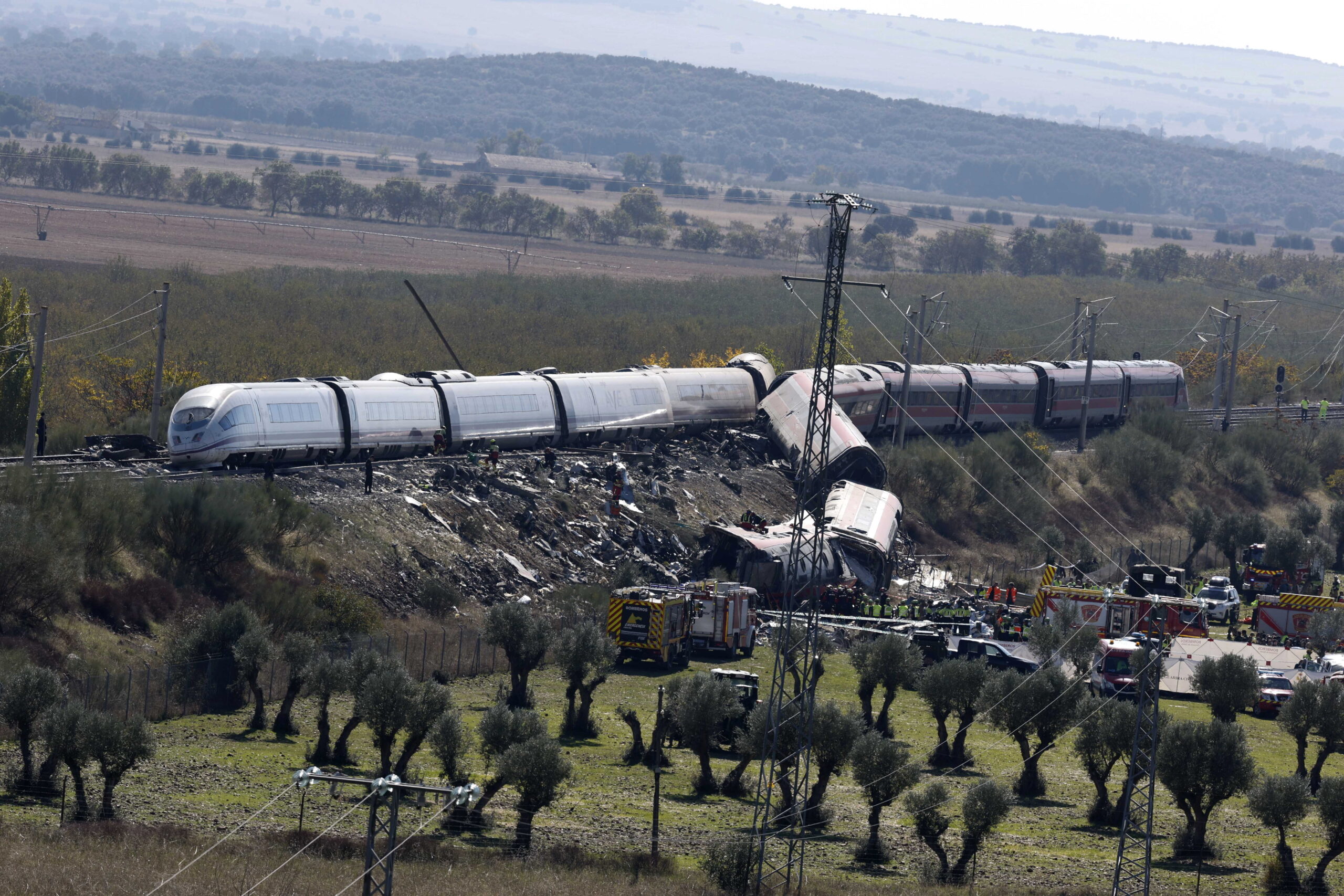 «Υπήρχε ενεργός κόκκινος σηματοδότης» και το άφησαν να περάσει: Ανθρώπινο λάθος πίσω από την τραγωδία στην Ισπανία