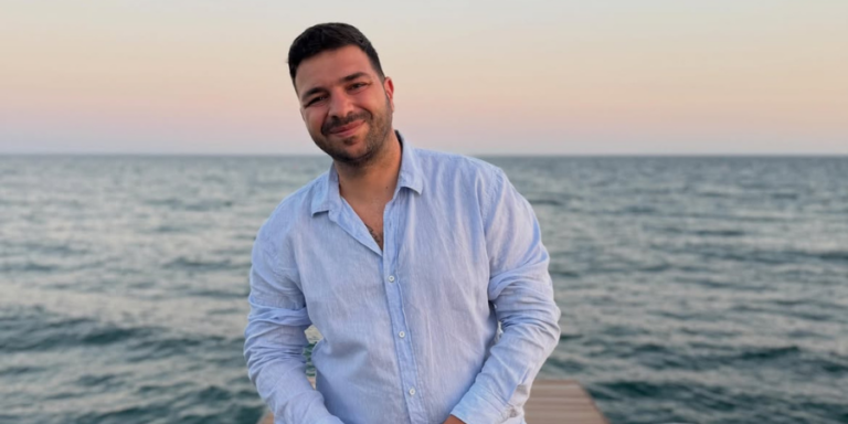 Χάρης Παπαθεοχάρους: Η τρυφερή φωτογραφία με το υπερηχογράφημα της συζύγου του και το μήνυμα για την άδεια πατρότητας