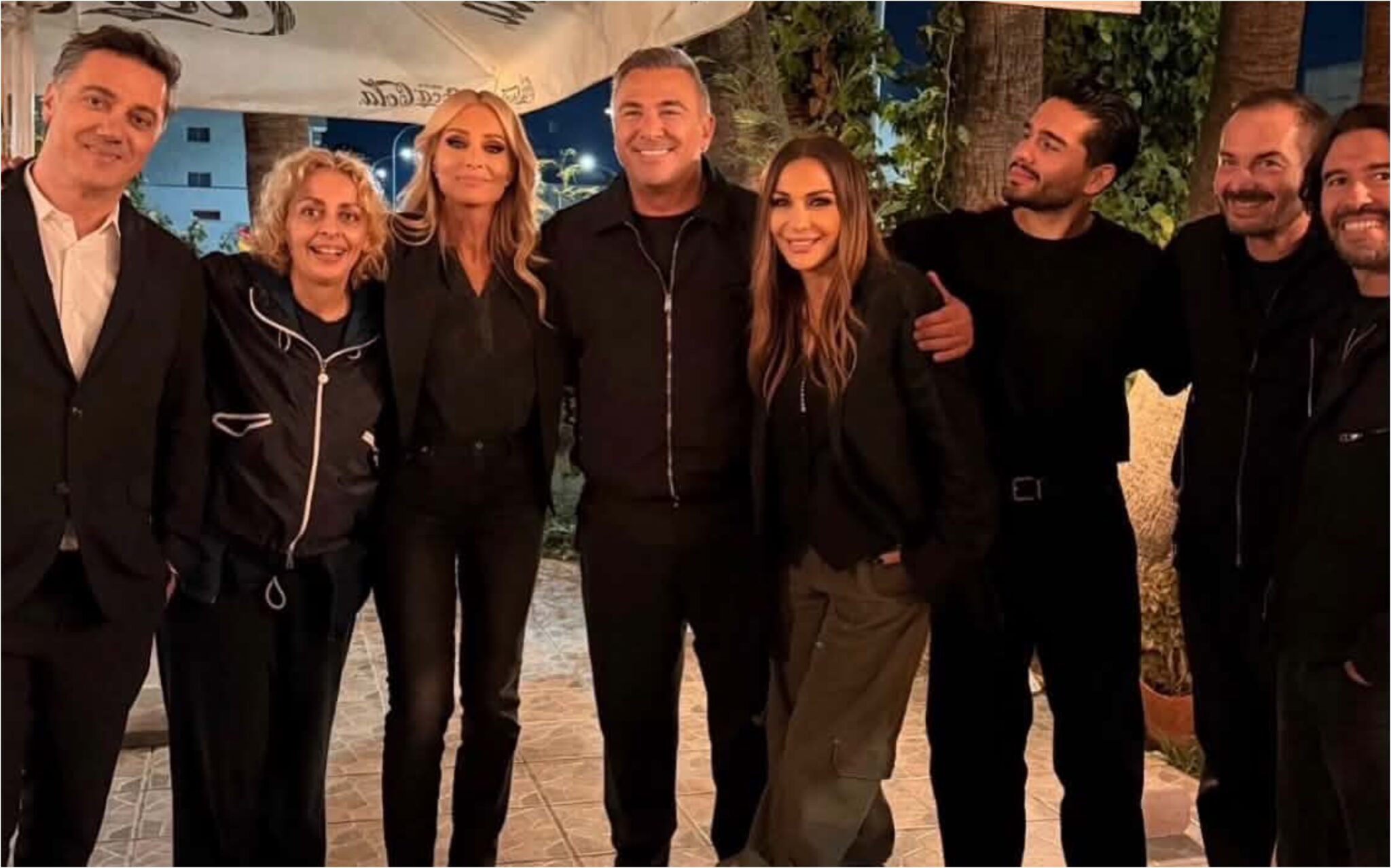 Για κυπριακό σουβλάκι στη Λευκωσία οι καλλιτέχνες μετά τη μεγάλη συναυλία του Αντώνη Ρέμου