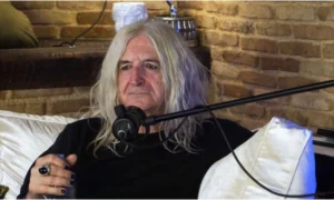 Νίκος Καρβέλας: Σε αυτόν τον τραγουδιστή εμπιστεύτηκε το νέο του κομμάτι μετά την κόντρα με την Άννα Βίσση