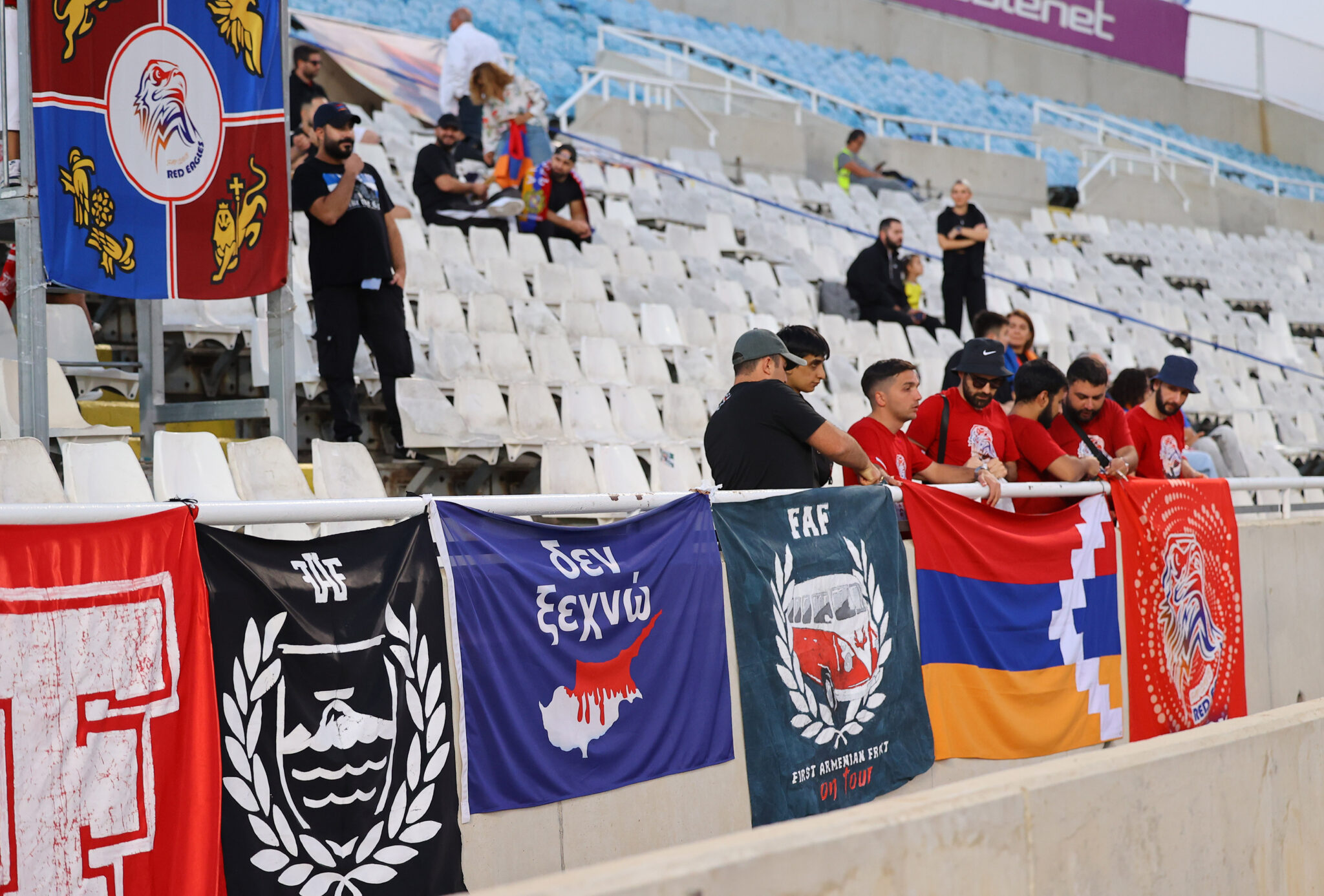 Με πανό «Δεν ξεχνώ» στο ΓΣΠ οι Αρμένιοι (ΦΩΤΟ)