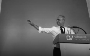 Ξένος, στο κόμμα του;