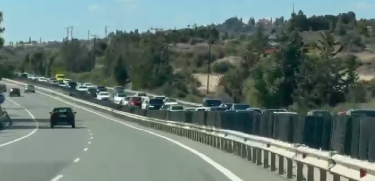 Καραμπόλα πέντε οχημάτων: Κυκλοφοριακό κομφούζιο στον αυτοκινητόδρομο Λεμεσού-Λευκωσίας (ΒΙΝΤΕΟ)