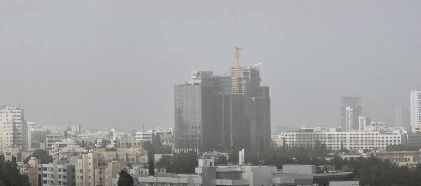 Ο καιρός μέχρι το Σάββατο: Σκόνη, νεφώσεις και τοπικές βροχές στο σκηνικό, πότε ανεβαίνει η θερμοκρασία