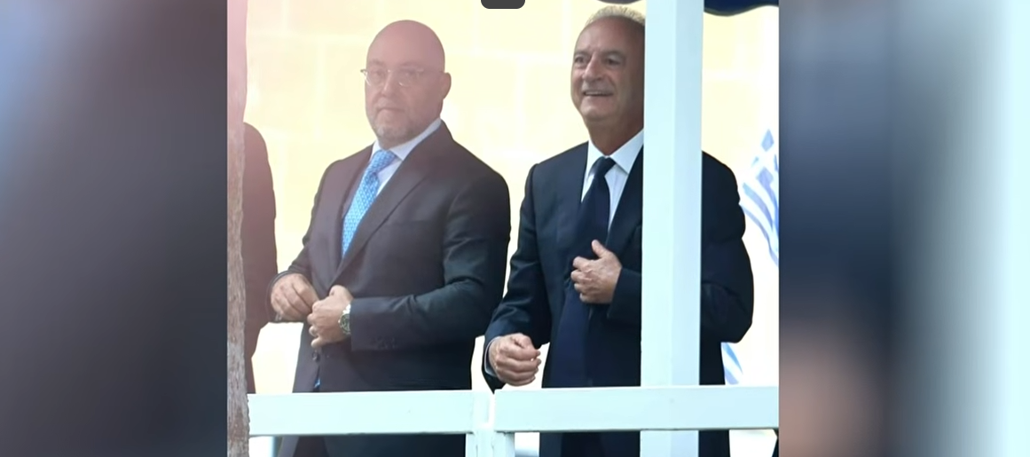 Δίπλα-δίπλα Παμπορίδης-Αβέρωφ στην παρέλαση, αλλά άφαντη ακόμη η ενότητα στον «λαβωμένο» ΔΗΣΥ