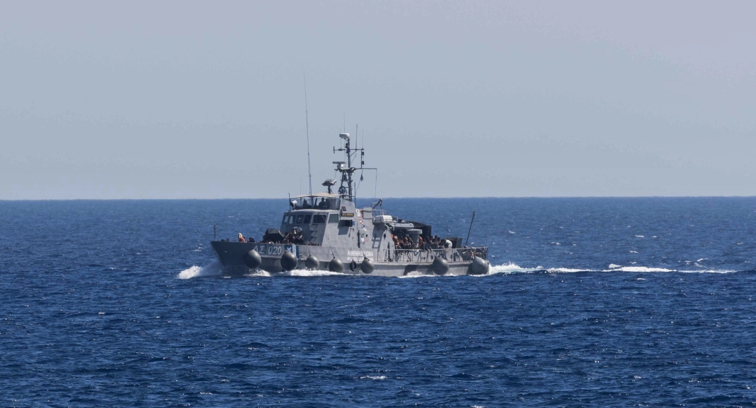 Εντοπίστηκε λέμβος με 51 μετανάστες στη Γαύδο, επιχείρηση περισυλλογής από το Λιμενικό