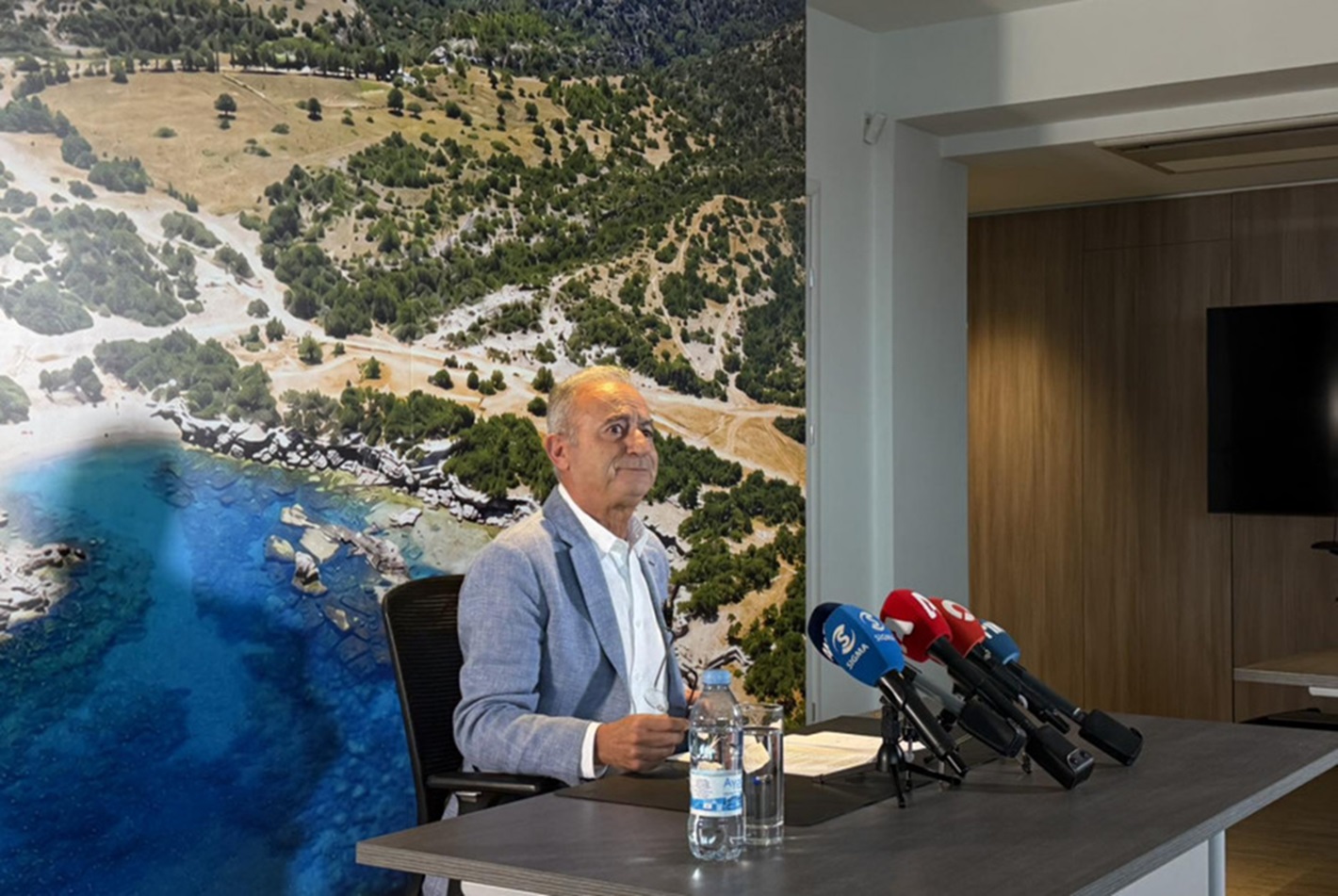 Το rebranding του Αβέρωφ, κλίνει αριστερά