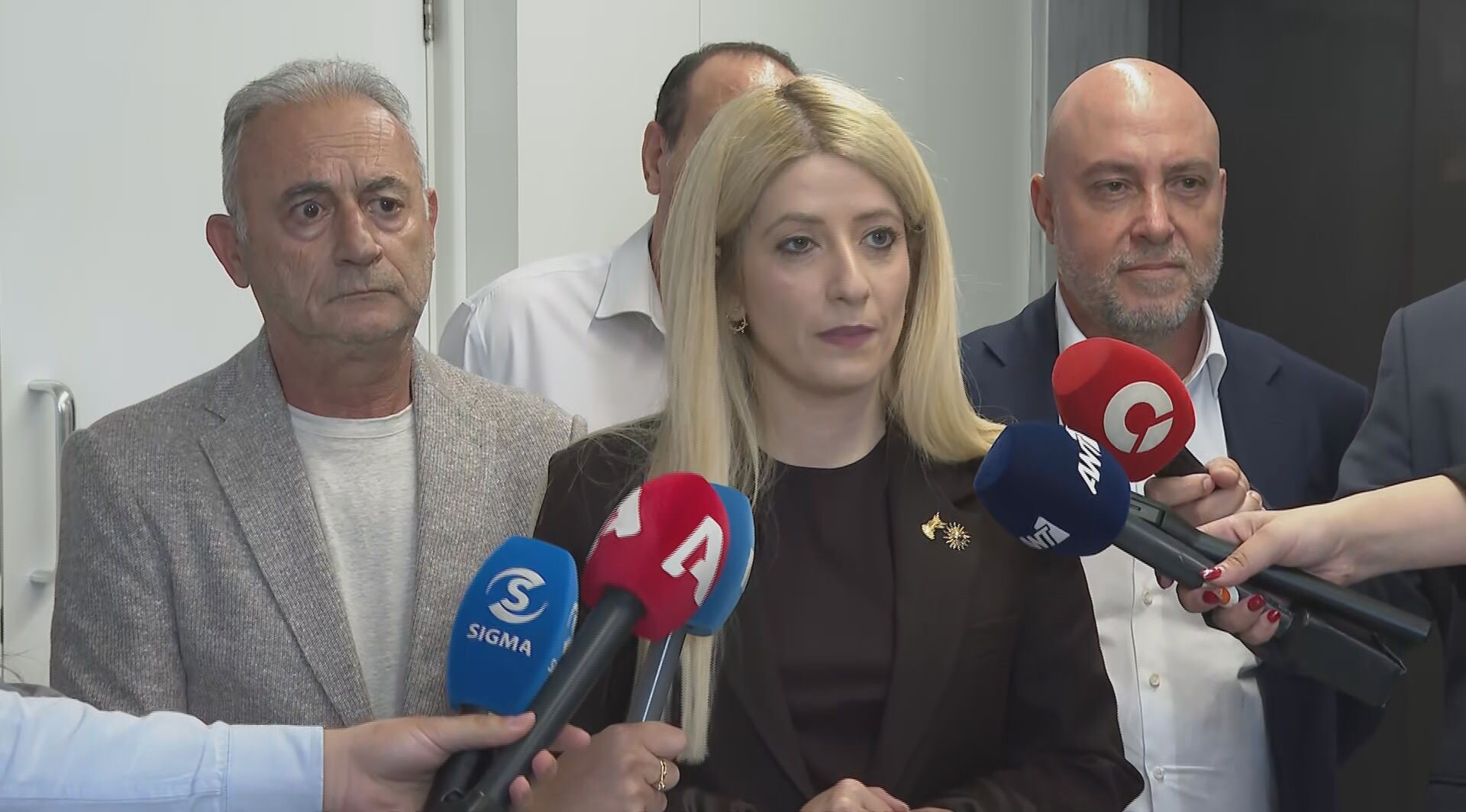 Πίσω από τις λέξεις: Πώς φτάσαμε στην απόσυρση της Αννίτας κι όλα όσα έγιναν στον 5ο όροφο της Πινδάρου