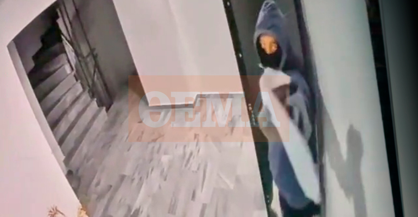 ΒΙΝΤΕΟ: Η στιγμή που ο αξιωματικός του Πολεμικού Ναυτικού εισβάλλει στο σπίτι της πρώην του στη Γλυφάδα για να βάλει φωτιά
