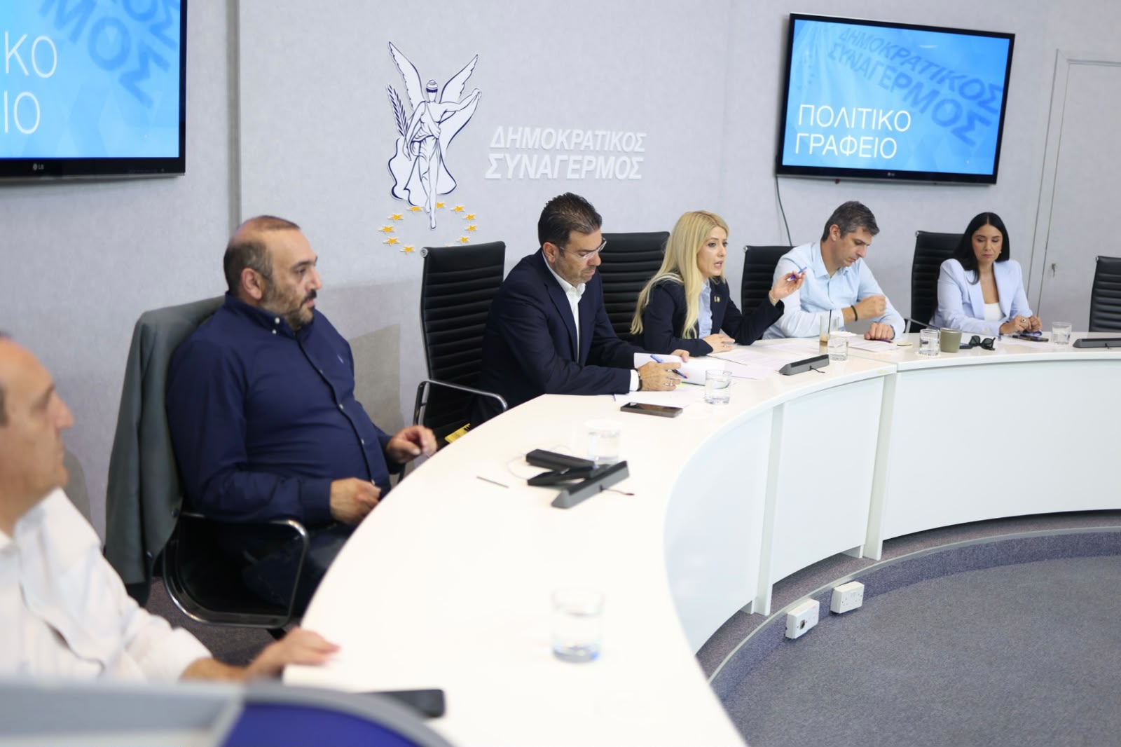 «Αποφασίσαμε ομόφωνα»: Η ανακοίνωση του ΔΗΣΥ μετά την συνεδρία του Πολιτικού Γραφείου για τις εσωκομματικές