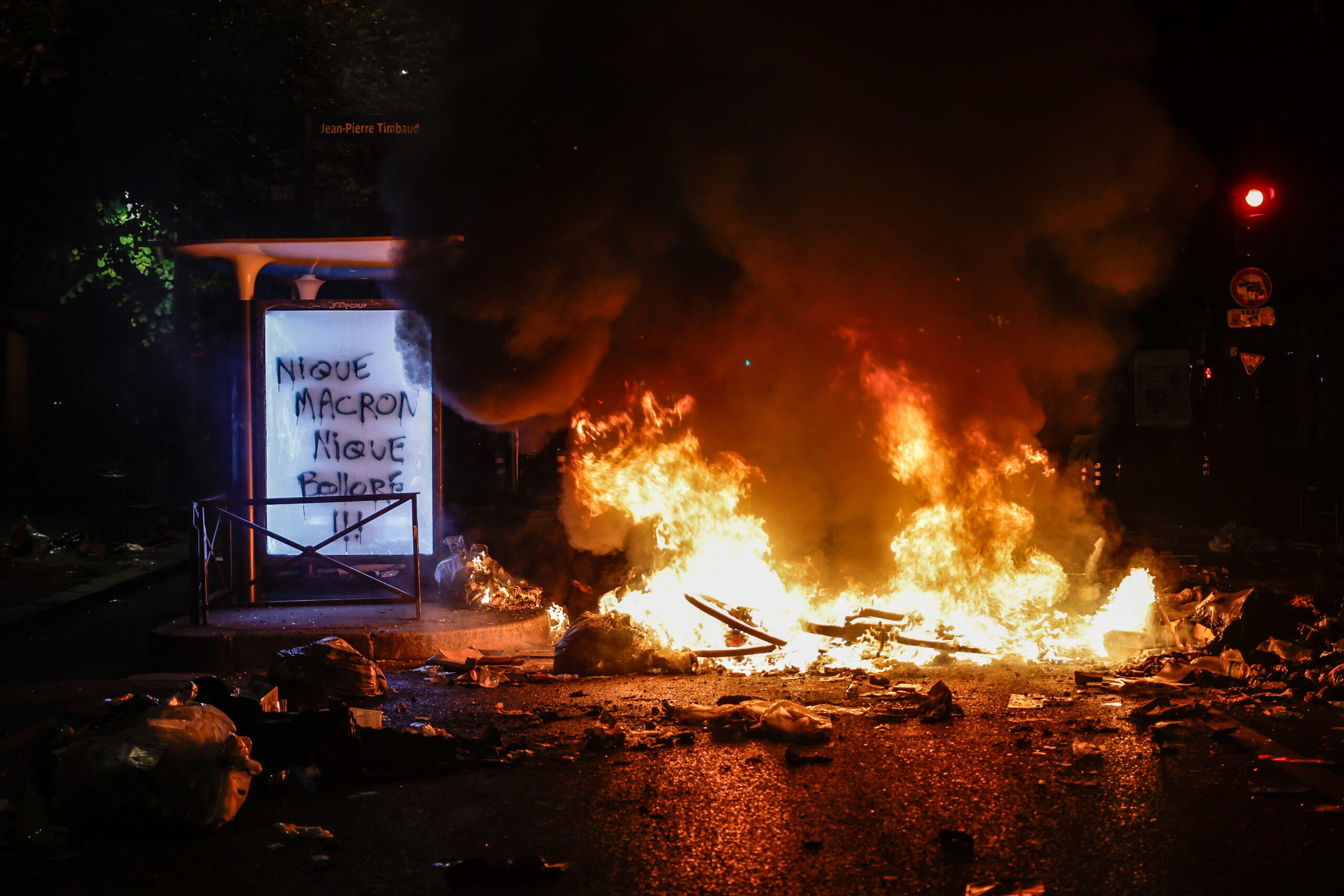 Από πού ξεκίνησε το λάθος; Η ανάλυση της κοινωνικο-πολιτικής ταραχής στη Γαλλία και τα βαθύτερα αίτια
