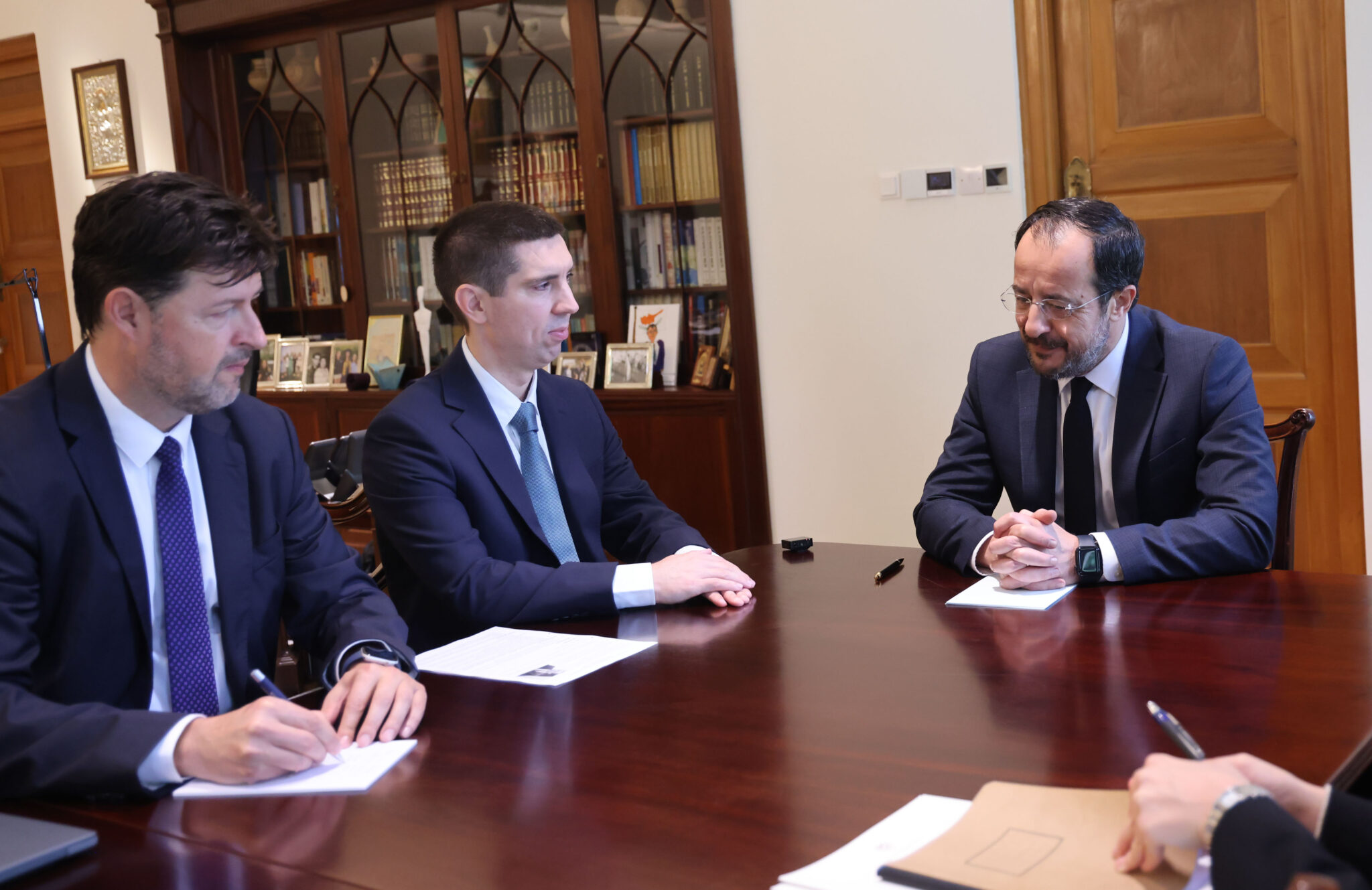 Είδε τον ΥΠΕΞ της Μολδαβίας ο ΠτΔ: Εξέφρασαν κοινή πολιτική βούληση για ενίσχυση των διμερών σχέσεων