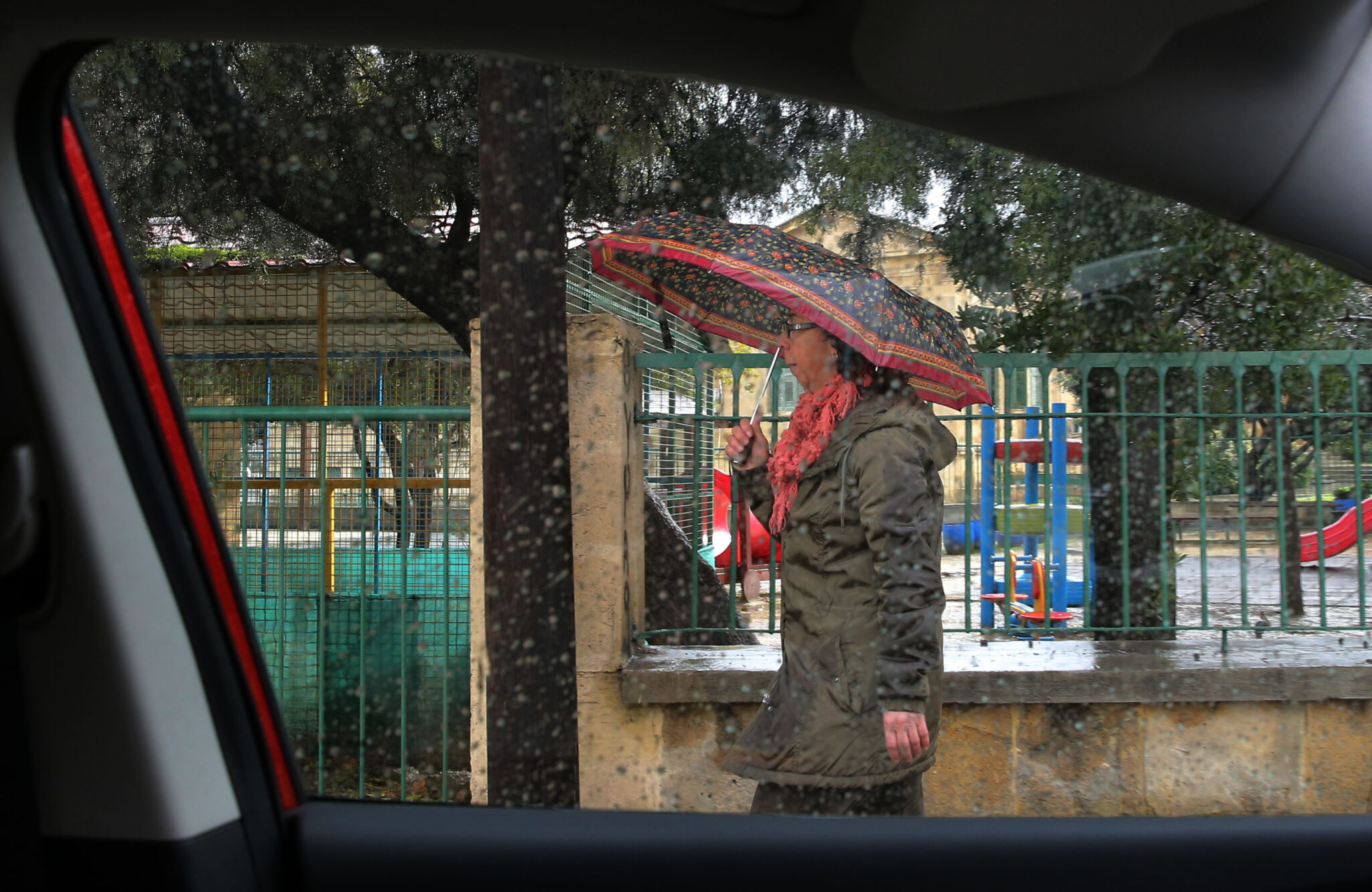 Τρίτη συνεχόμενη ημέρα βροχών: Πότε εκτιμά η Μετεωρολογική ότι θα αλλάξει το σκηνικό του καιρού