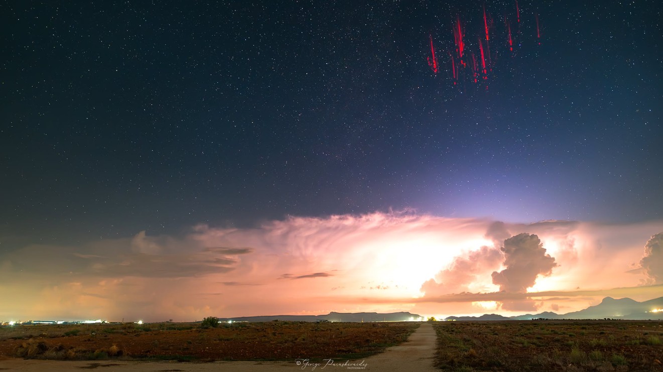ΦΩΤΟ: Red sprites εμφανίστηκαν στον κυπριακό ουρανό