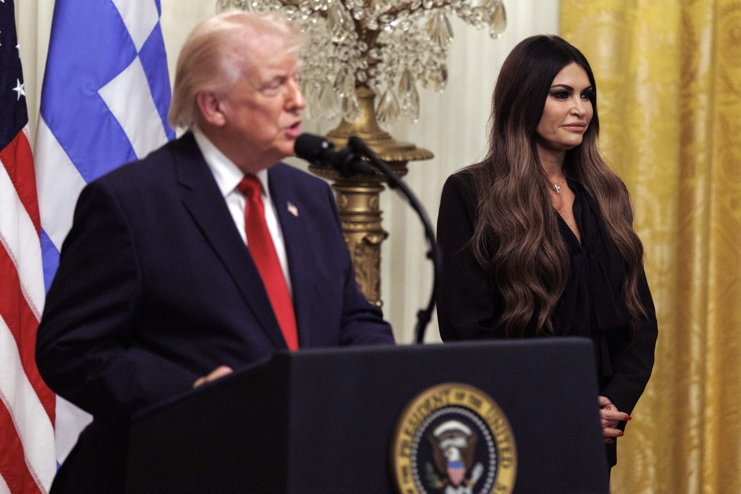 «Δεν είμαστε ικανοποιημένοι»: Ο Τράμπ εξετάζει απομάκρυνση της Κίμπερλι Γκιλφόιλ από την Αθήνα
