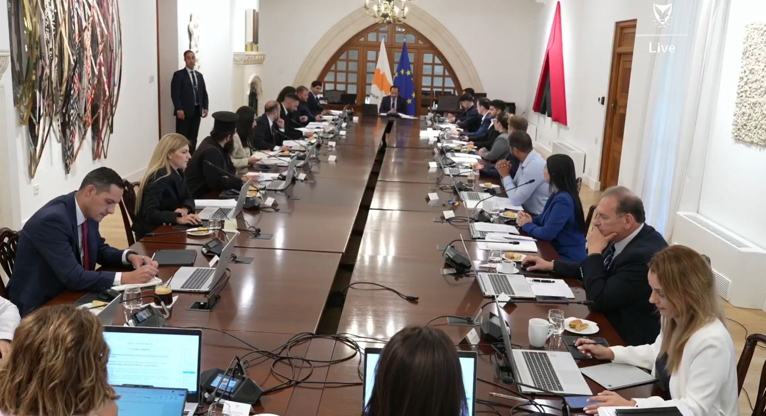 «Σκεφτείτε εκτός κουτιού»: Η συμβουλή Χριστοδουλίδη προς τα μέλη του Υπουργικού με νέους και νέες